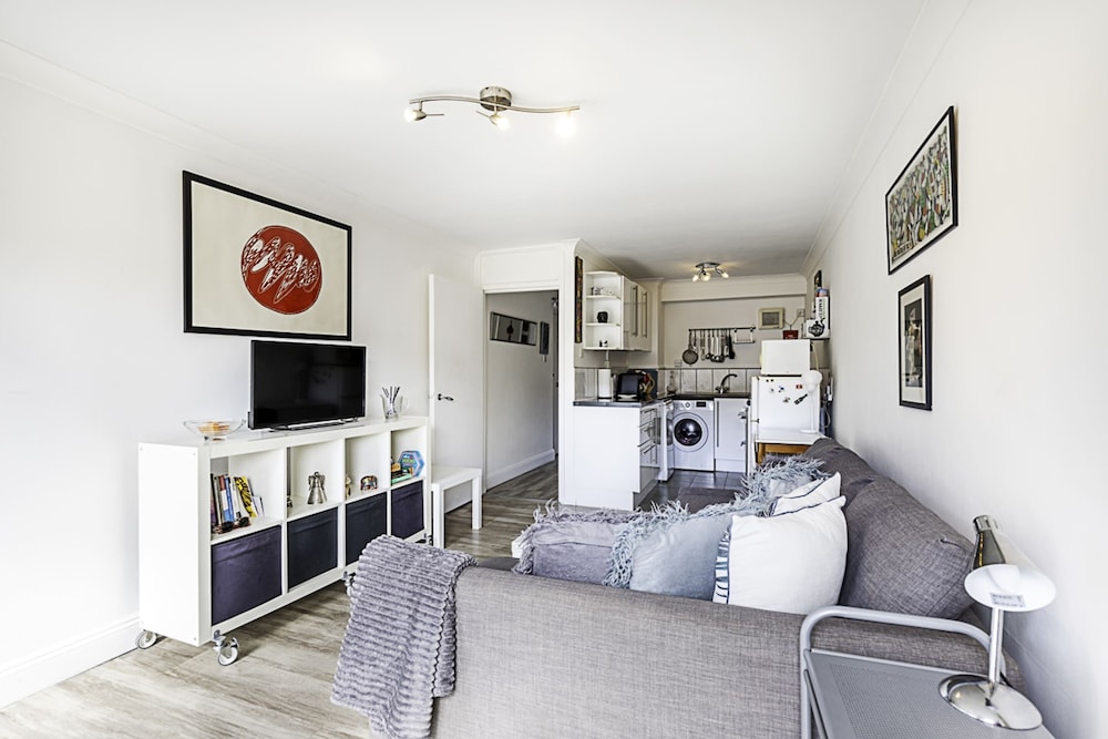 Cosy Angel Flat: Tube Nearby, Stunning Views!