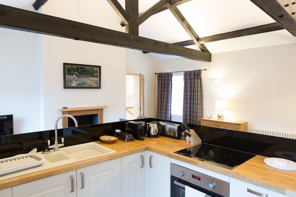 Characterful Couples Getaway in a Country Estate view 4