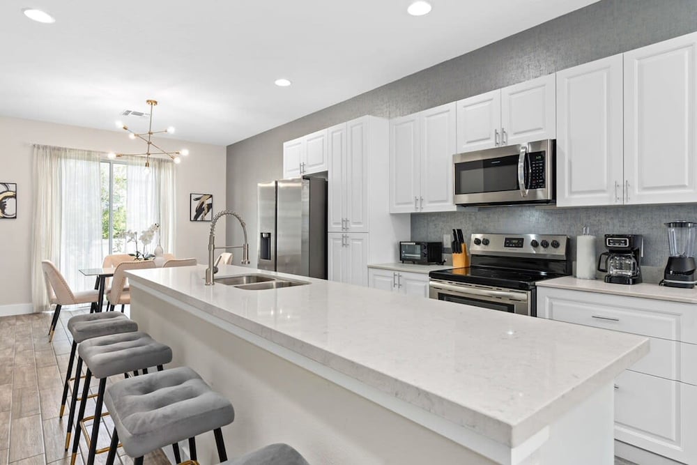 Super Cool- Sleeps 17 Newly Built Near Parks