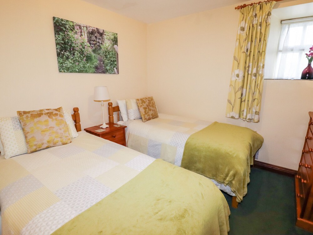 Stoke-on-trent Vacations - Meadow Place - Property Image 17