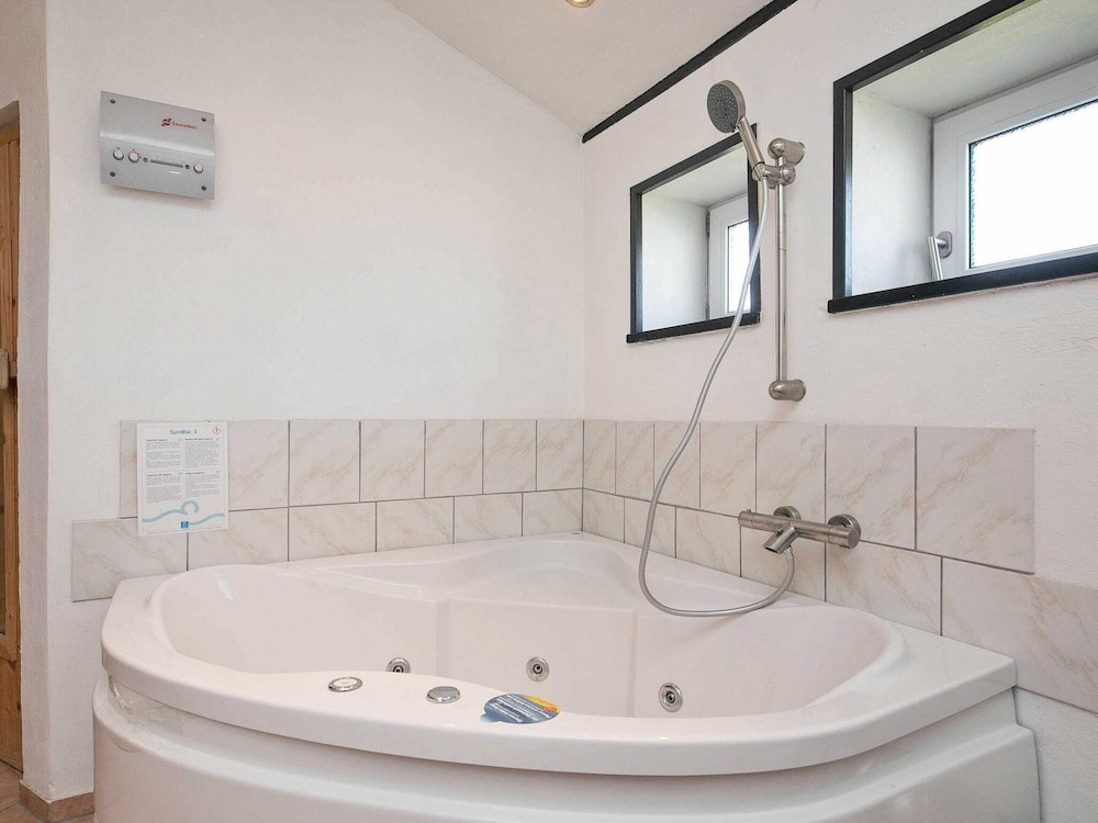 6 Person Holiday Home in Humble-by Traum view 5