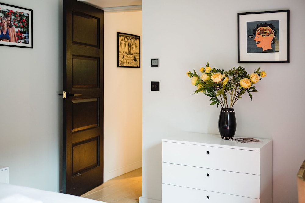Notting Hill 2 Bed With Sauna - by Out of Office Lifestyle