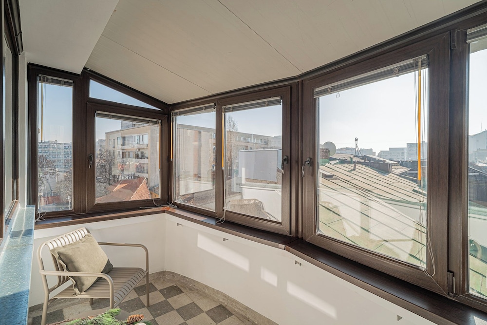 Contemporary 3-Bedroom Lofts - Modern Touches Meet Classic Elegance by Calea Victoriei