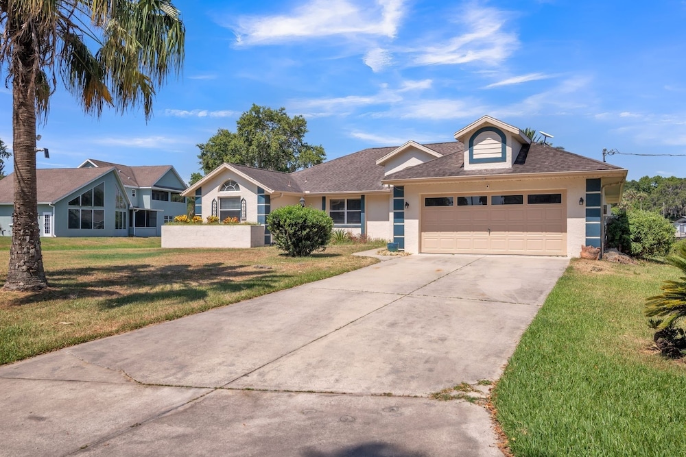 Micanopy Lake Retreat 3 Bedroom Home by RedAwning view 3