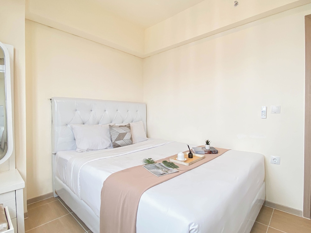 Simple And Bright 3Br At Meikarta Apartment