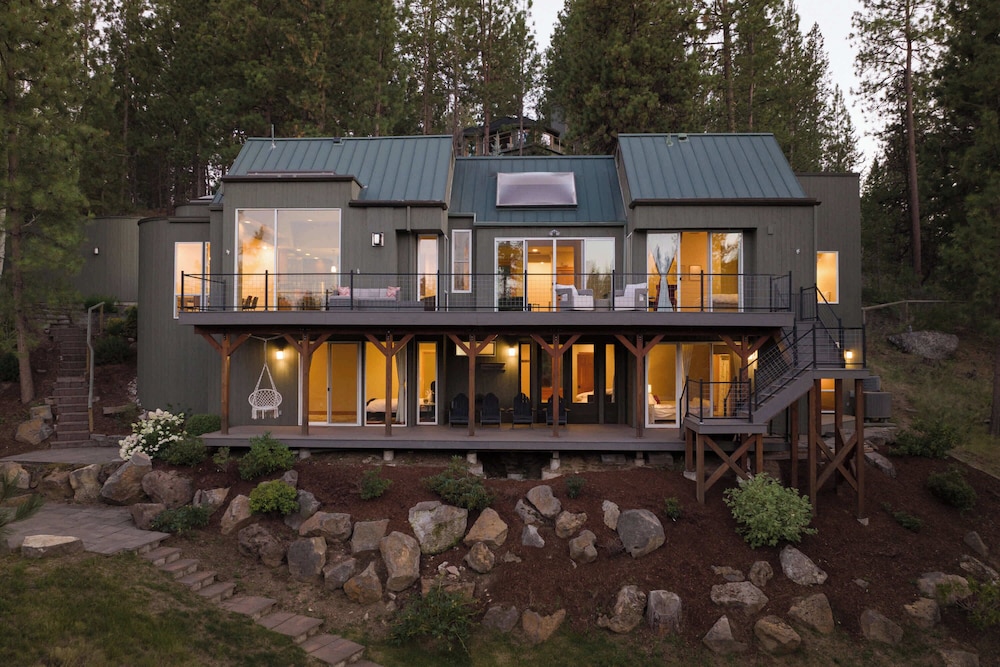 Amazing Riverfront on the Water- Big Sky Bend