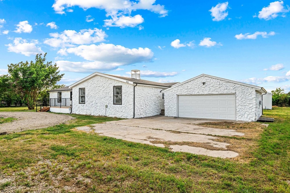 Spacious House-single Level Near Lake Huge Parking