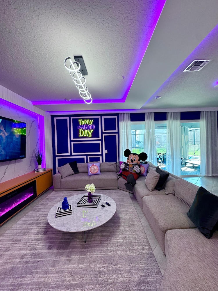 Modern Resort Home w/ Pool, Spa & Arcade Access