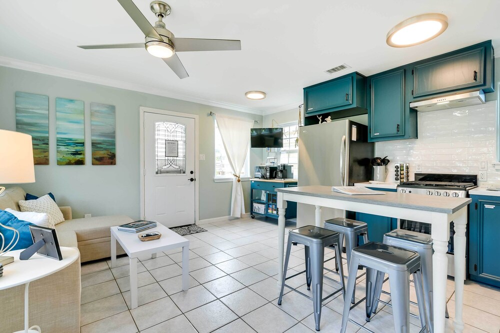 1 Block to Beach: Galveston Coastal Cottage