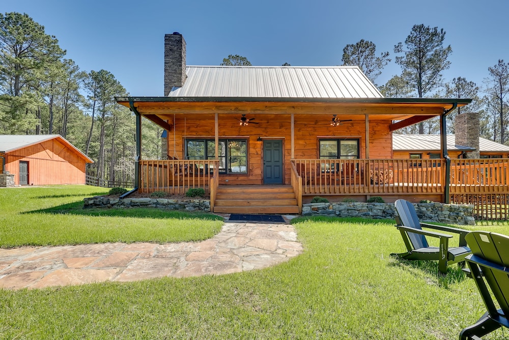 Spacious Alabama Retreat - Deck, Grill & Fire Pit!