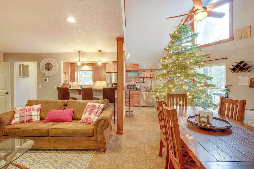1 Mi to Heavenly Ski Resort: Retreat w/ Hot Tub