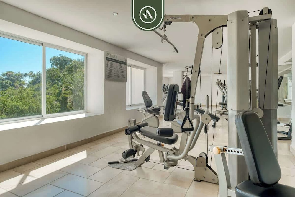 Amazing 3 BR Penthouse With Beachclub