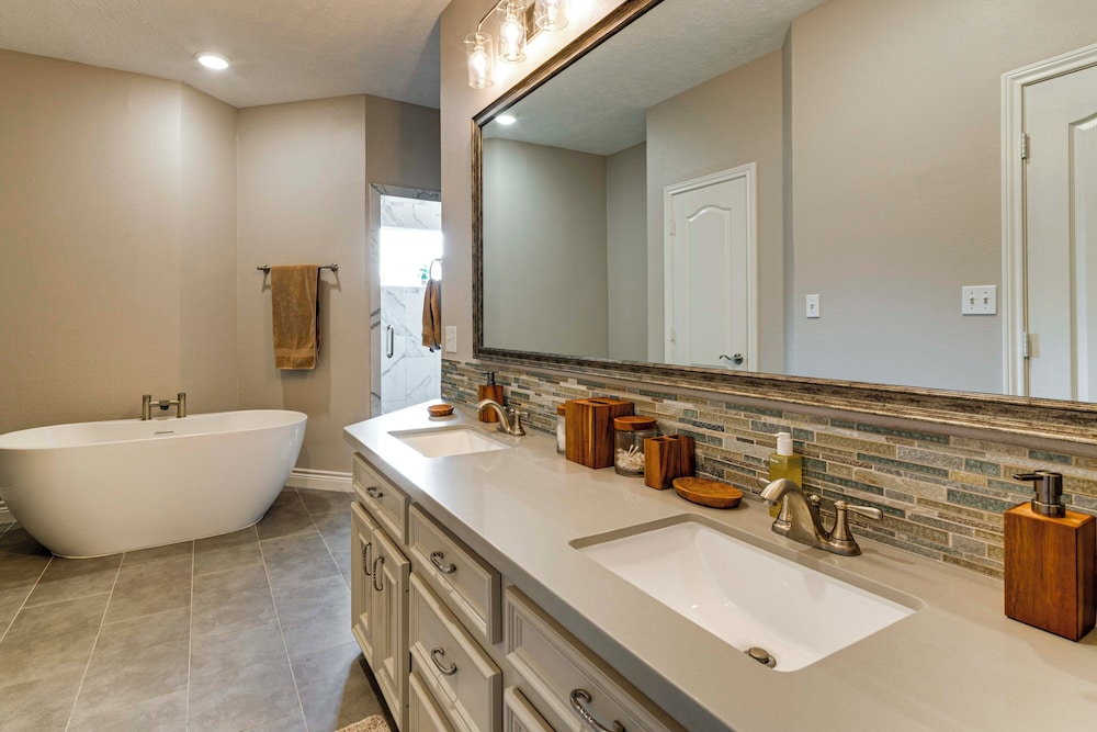 Waterfront Lake Conroe Home w/ Pool Access!