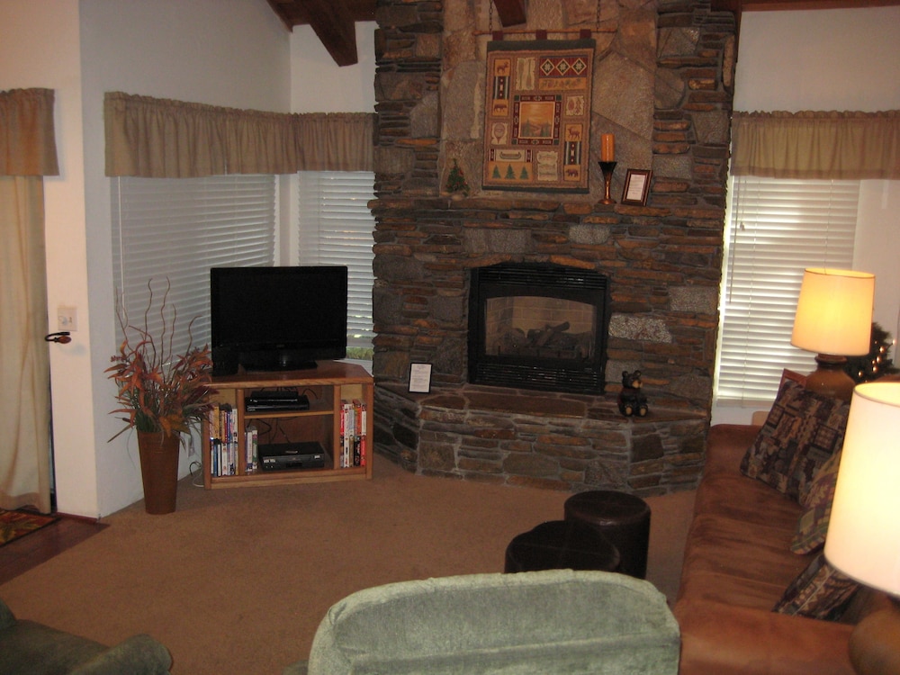 Val d'Isere by Mammoth Reservation Bureau