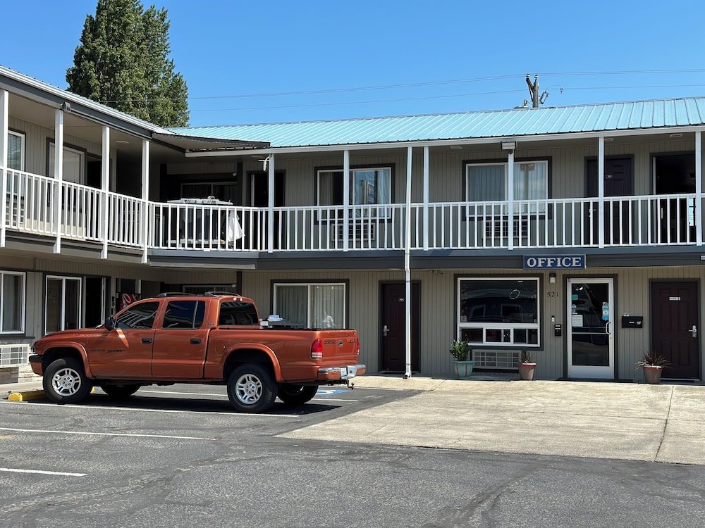 The Royal Victorian Motel