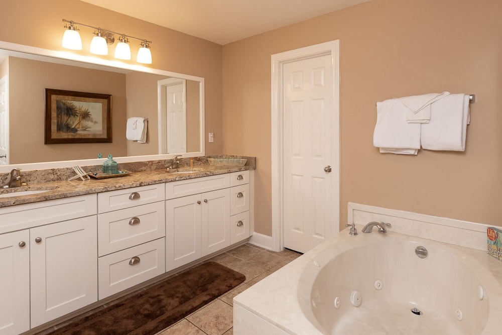 Phoenix West by Brett/Robinson Vacations