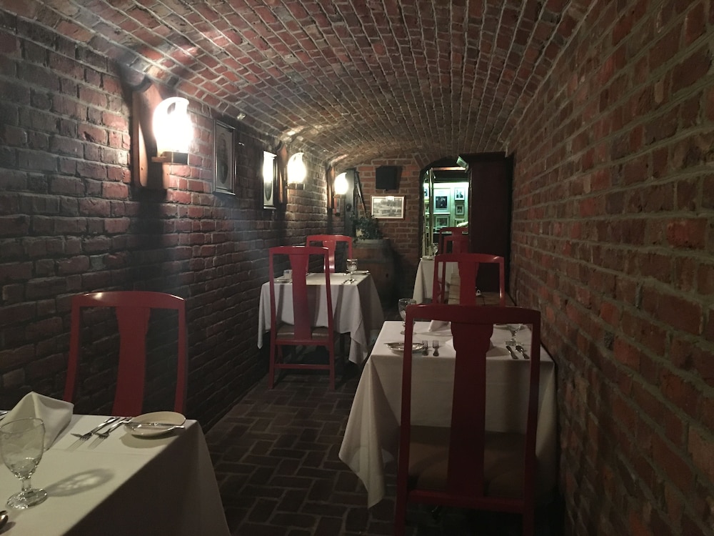 Spread Eagle Tavern and Inn