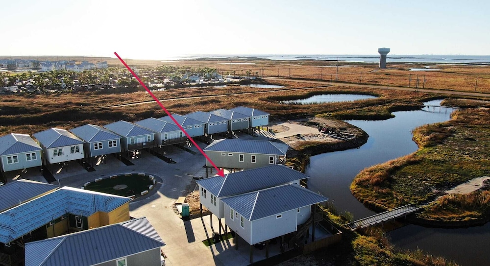 Cart-friendly Boardwalk to the Beach Private Pool, Firepit & Pond Views 361 Bayview