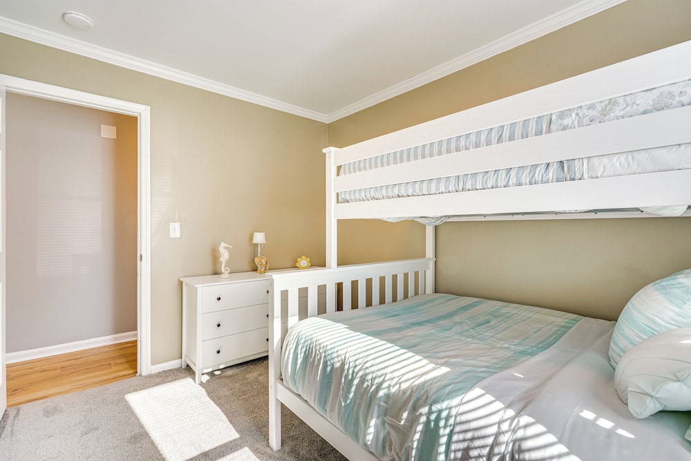 Patio + Yard: Family Home in North Charleston