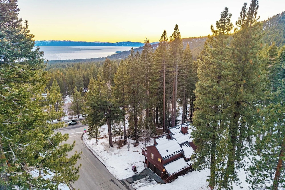 Views + Mins to Skiing, Lake, & Incline Village Incline Serenity by Avantstay