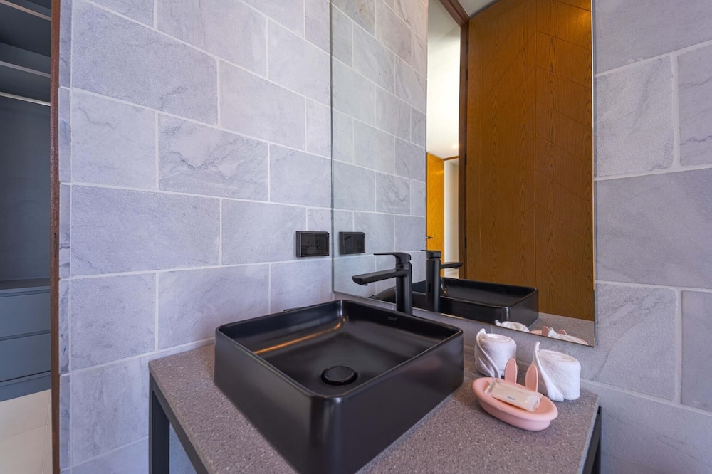 Luxury 5 Bedroom Pool Villa KH-C1