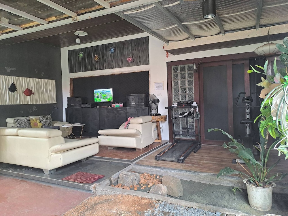 Tribal Bliss Private Resort in Lipa Batangas, a Privat Guest Room With Pool