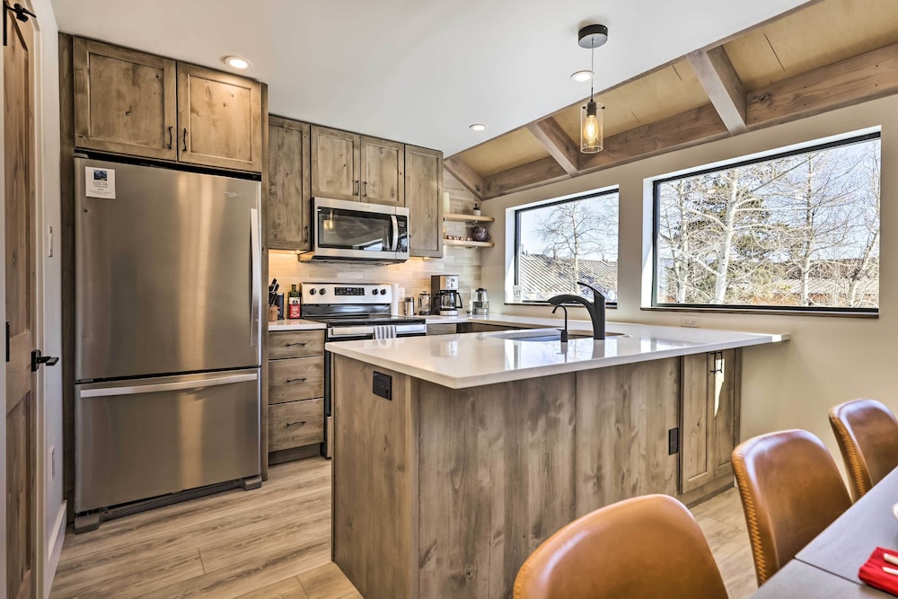 Chic Condo w/ Fireplace: Walk to Main Street! view 5