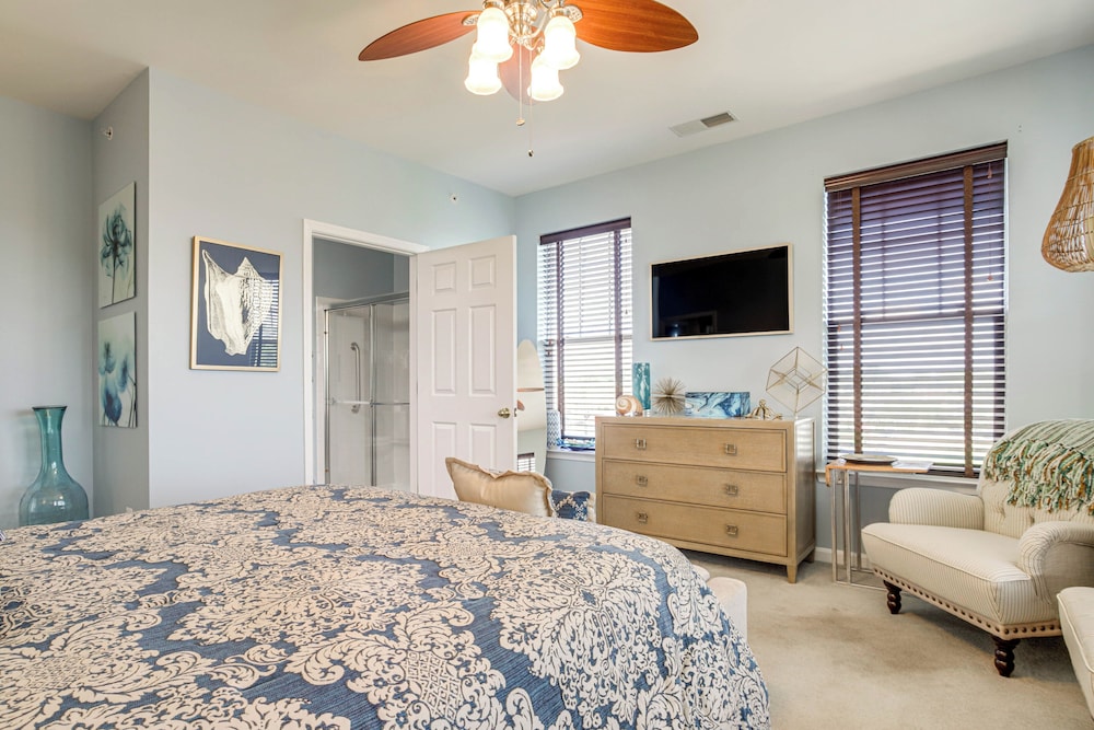 Walkable Condo w/ Drawbridge Views in Cambridge