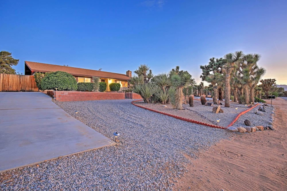 Charming Home, 8 Mi to Joshua Tree Natl Park