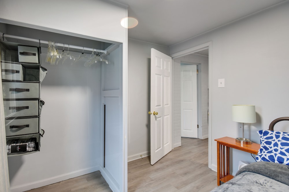 2 Mi to Historic District: Cozy Home in Quincy!