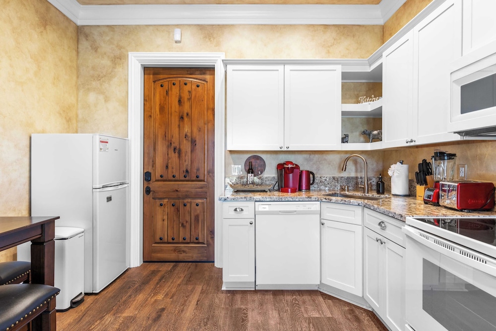 New-build Temecula Villa With King Suite, Fireplace & Vineyard Views The Villa by Avantstay