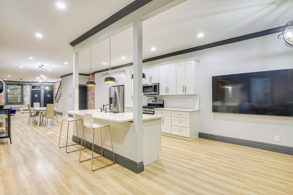 Walk to Gravois Park: 'nice Home' w/ Garage