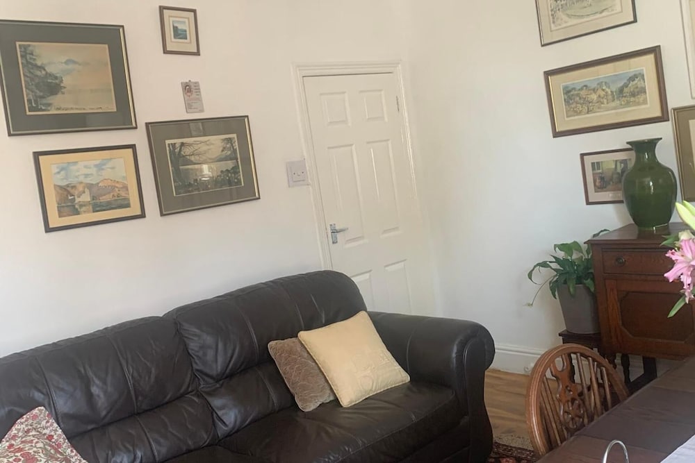 Sleeps 7 Home Blackpool W/free Parking, Bbq, Wifi