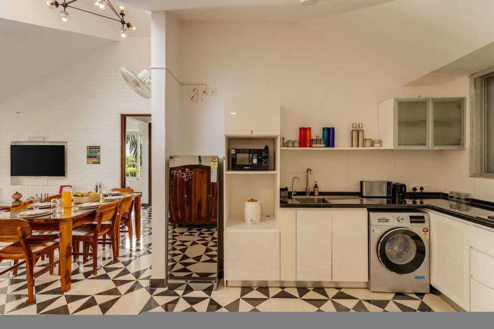 El Arbol by Hireavilla - 2BR w Rooftop Pool Nerul