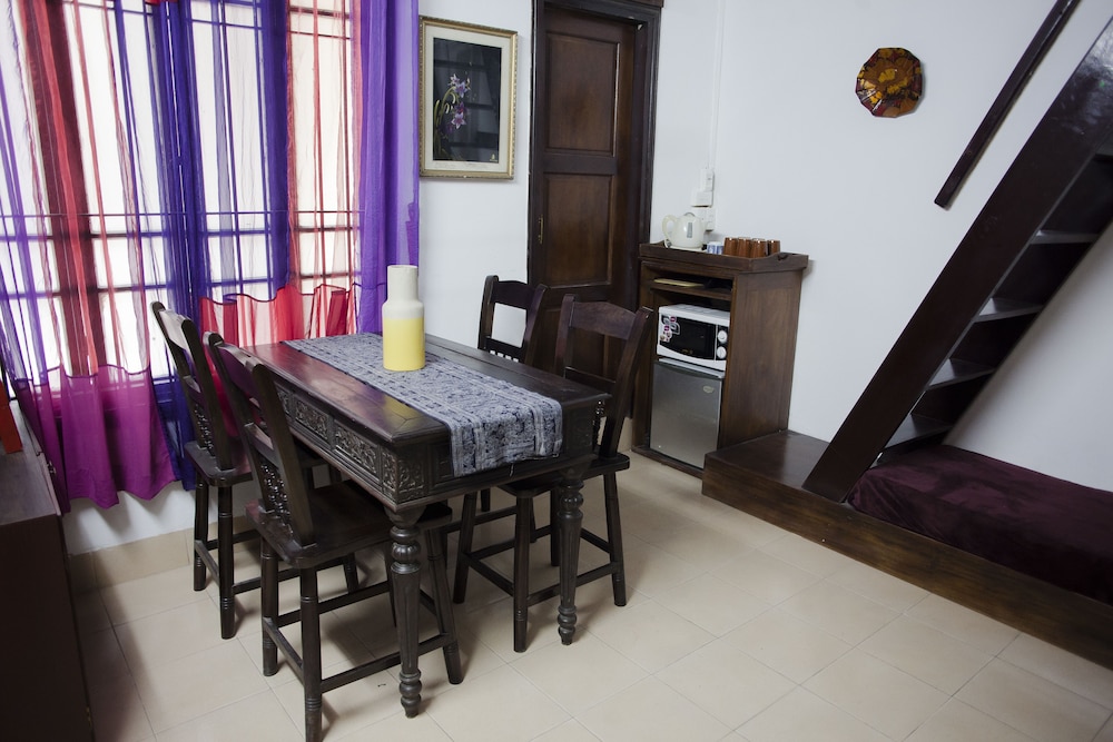 NQ Vintage House