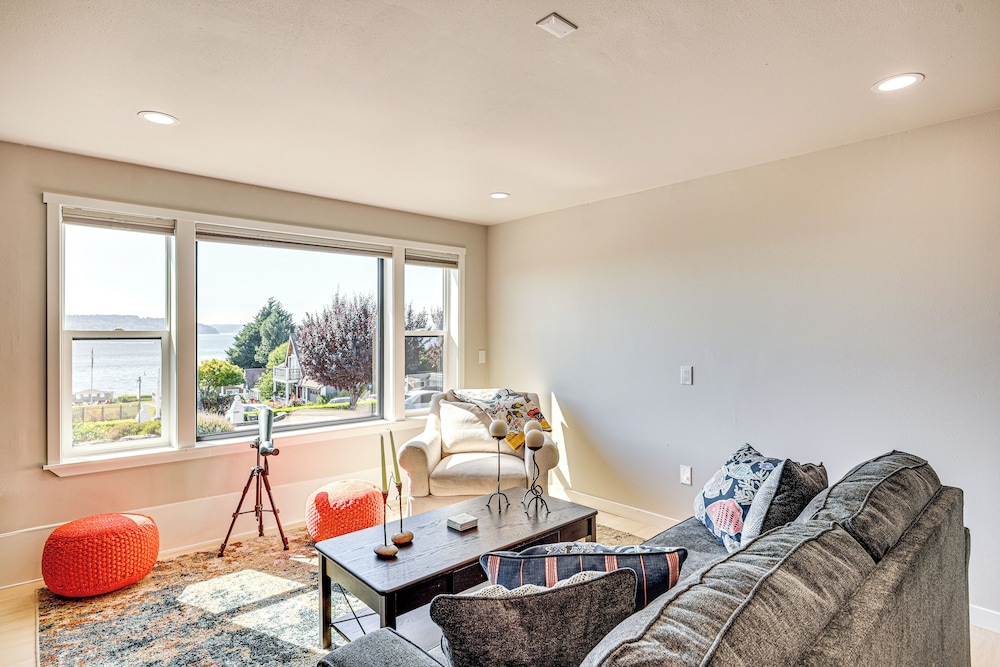 Puget Sound Views: Des Moines Apt w/ Patio