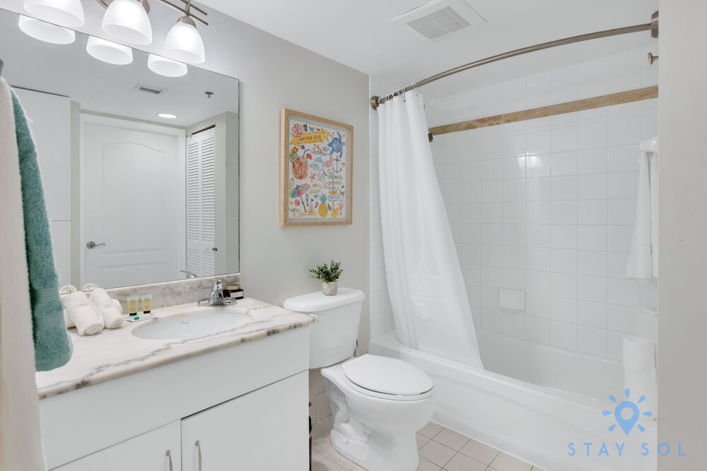 Modern 1-br Condo in Upscale Brickell Locale