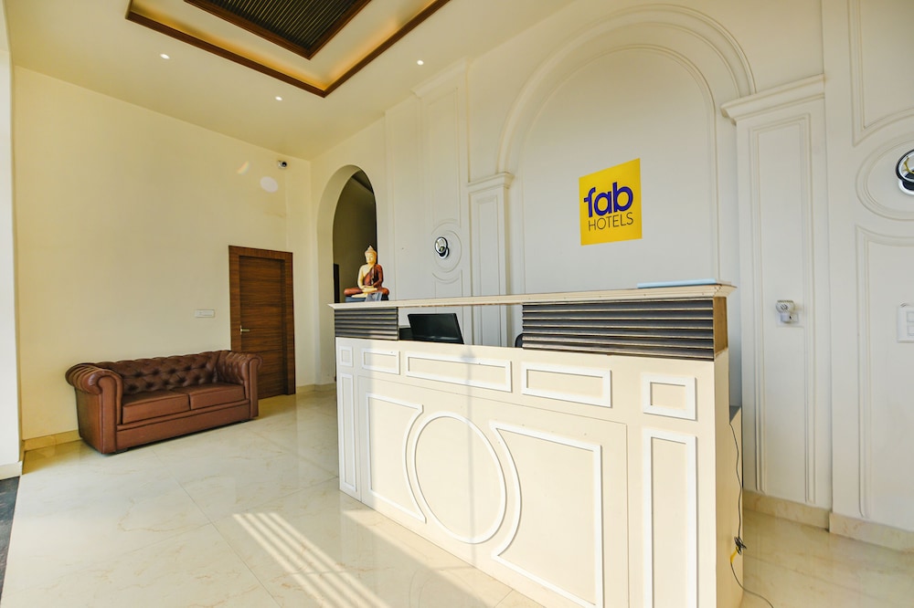 Fabhotel K9 Royal