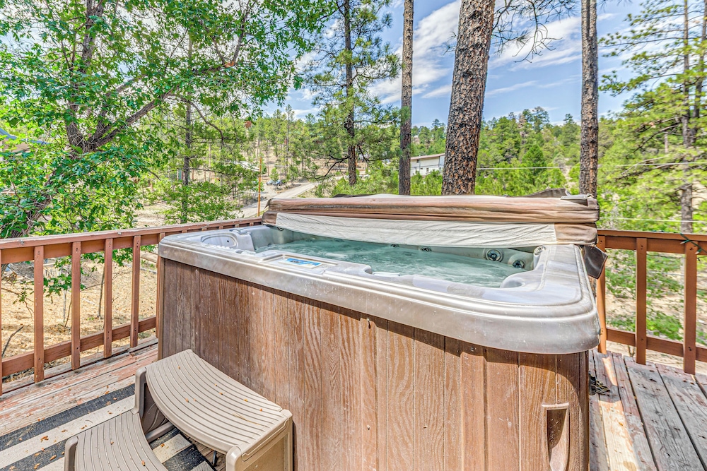 Hot Tub Haven w/ Game Room & Grill in Ruidoso!