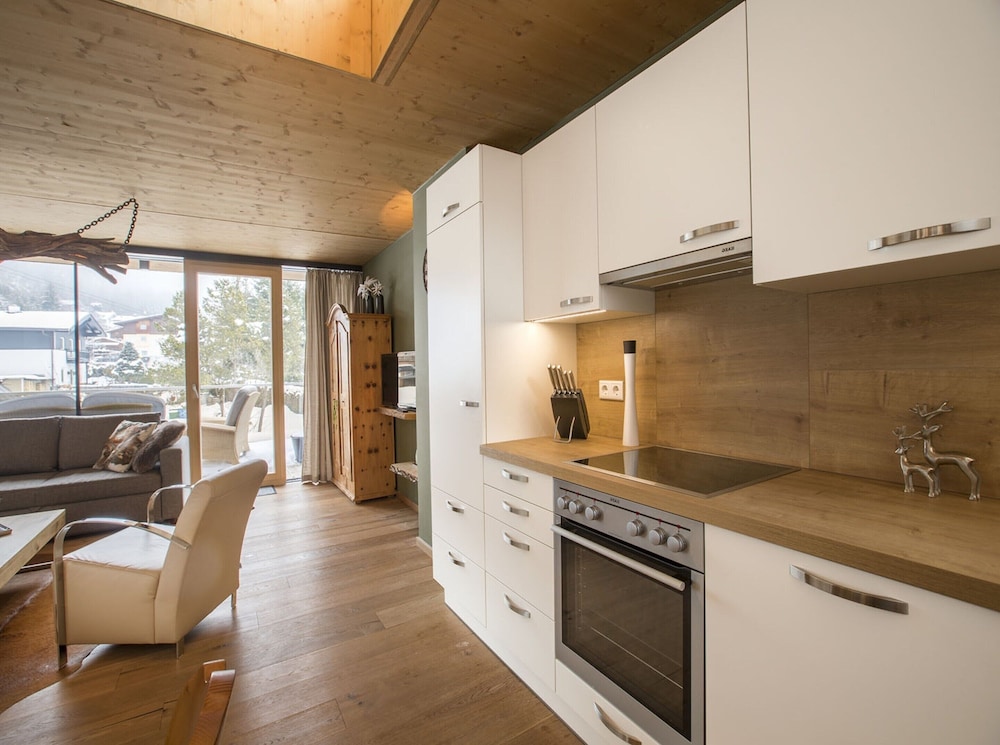 Modern Flat With Sauna & Balcony