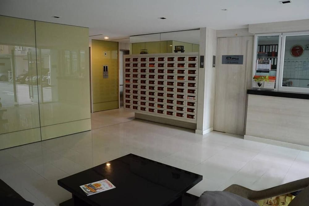 1BR Condo 5 Min to BTS 1000mbps Fiber Wi-fi Great Location