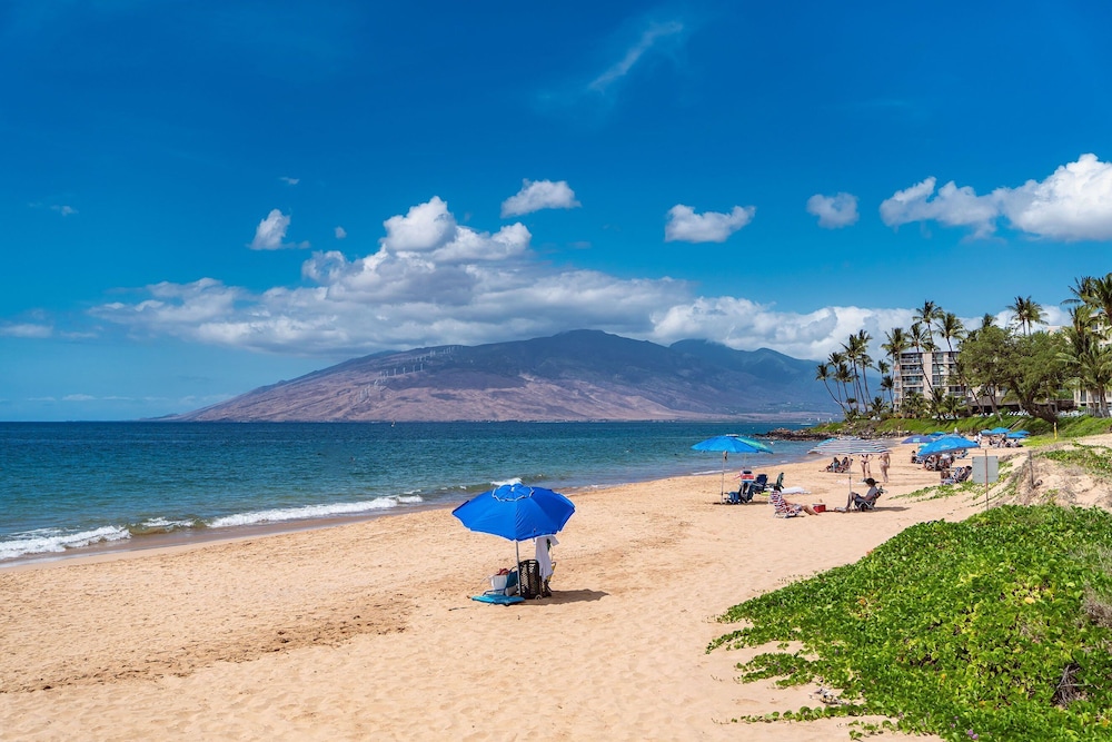 Budget Friendly - Kihei Akahi C-608, Ocean Views, Short Walk to Kamaole Beach II