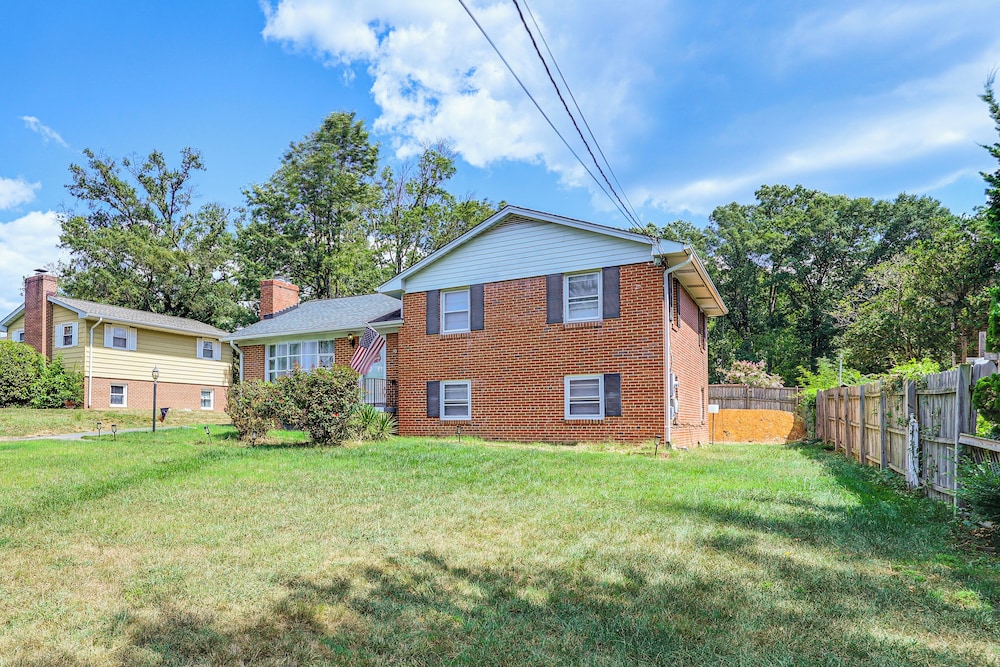 Fireplaces, Fire Pit & Family Fun: Alexandria Home