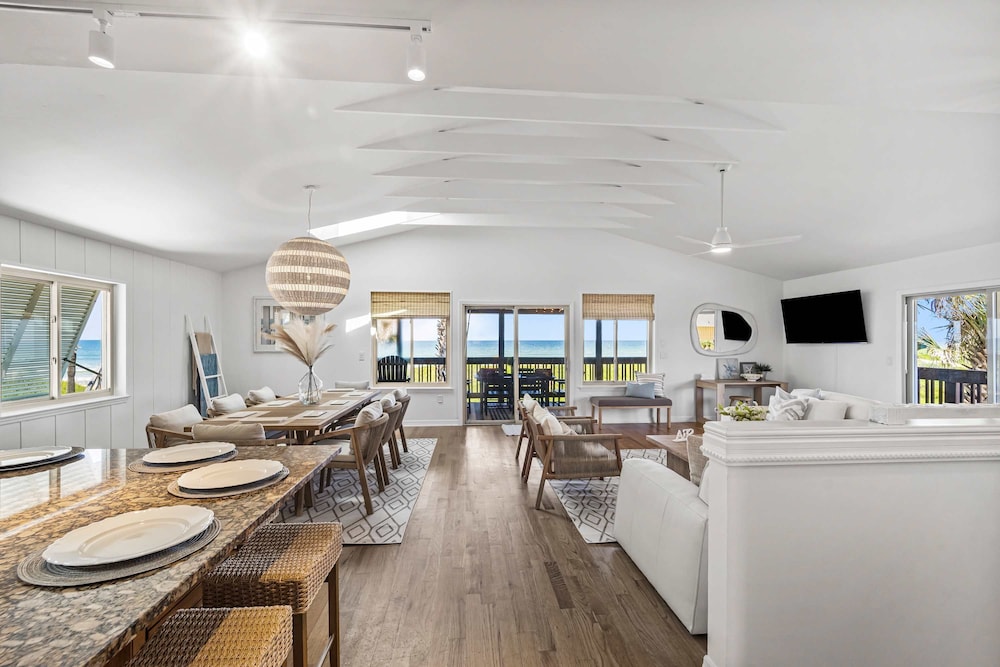 Oceanfront Steps to Sand Deck Pets Welcome