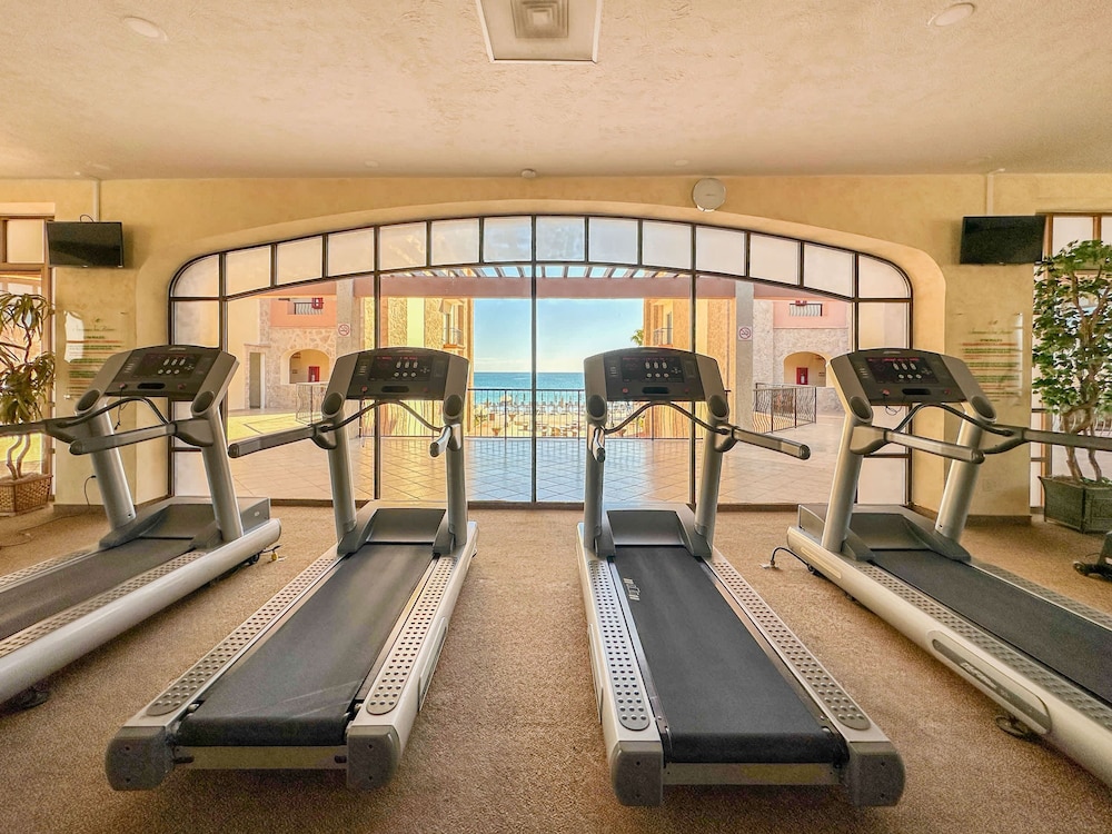Steps to Sandy Beach Pool Renovated 2BR Condo
