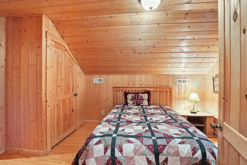 Secluded Mountain Retreat With Stunning Views 4 Bedroom Home