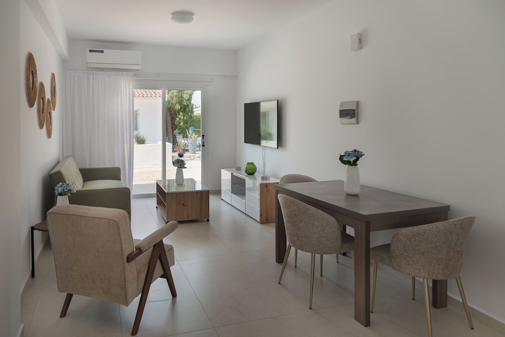 Phaedrus Living Olga Residence