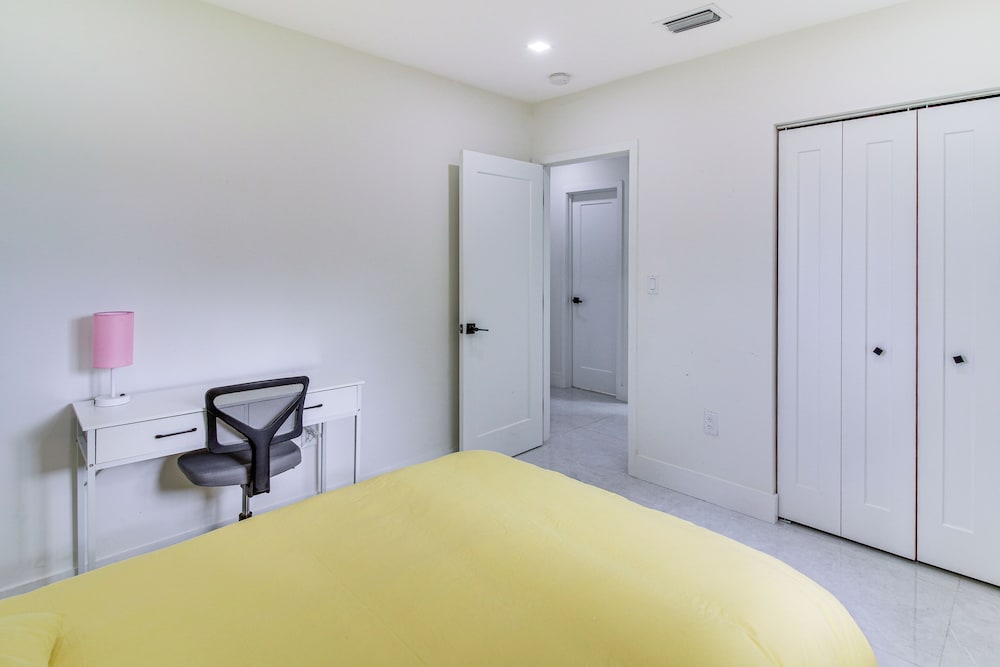 5 Mi to Beach: Group Getaway w/ Yard in Miami