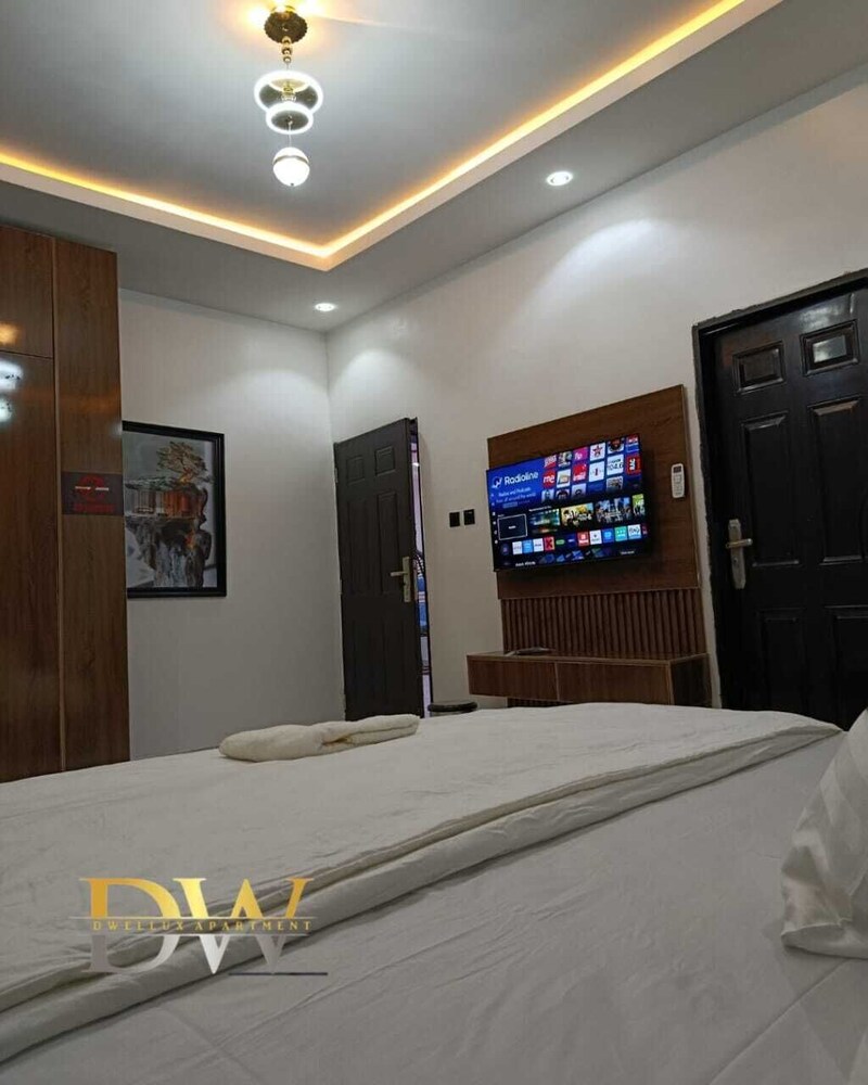 Dwellux Apartments
