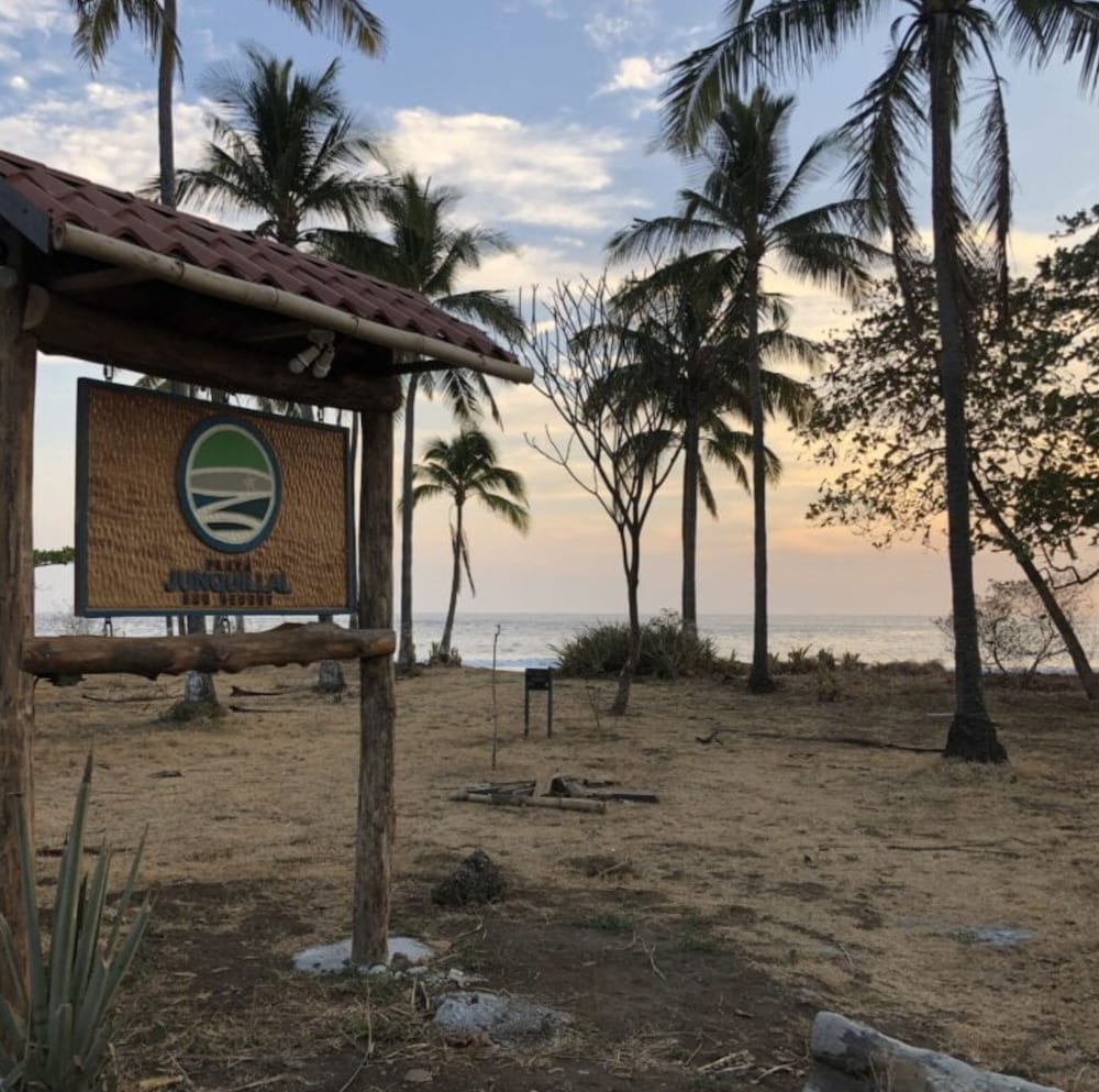 Villas VR Beachwalk Avellanas